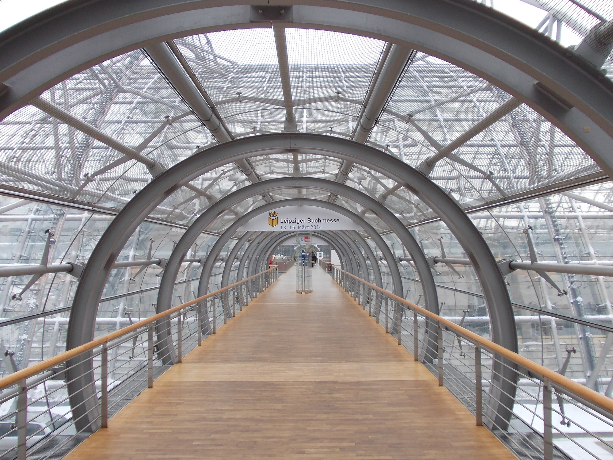 Vor der Öffnung der Hallen. Foto: Archiv Detlef M. Plaisier