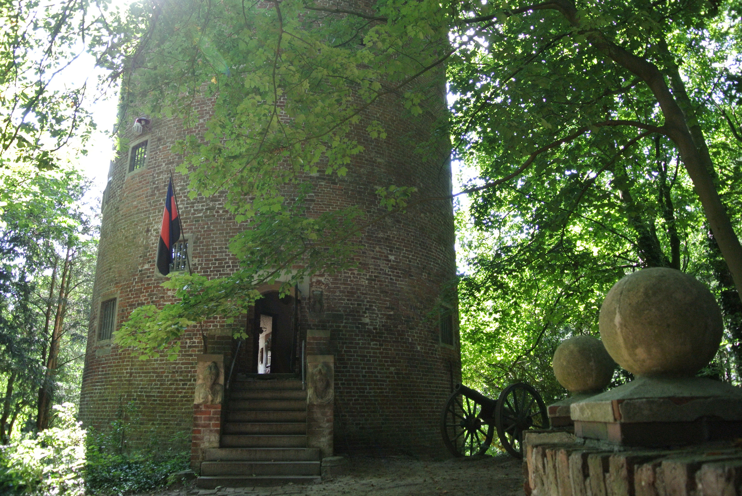 Wehrturm der Burg Stickhausen. Quelle: www.ostfriesland.de