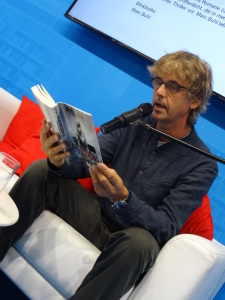 Marc Buhl liest. Foto: Detlef M. Plaisier